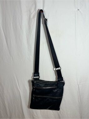 Women’s Margot Crossbody Bag black leather, zipper pockets, adjustable strap